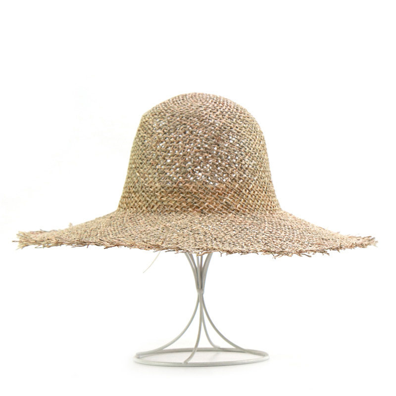 Cappello floscio da donna in erba marina naturale al 100%.